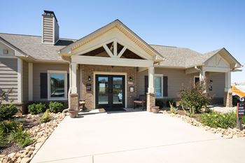 Onsite clubhouse and complimentary wifi in amenity space